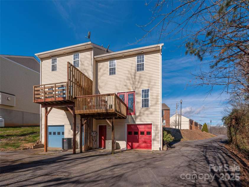 53 Vancott Court, Clyde, NC 28721.  MLS# CAR4333170, YatesRealty ID 11819. 