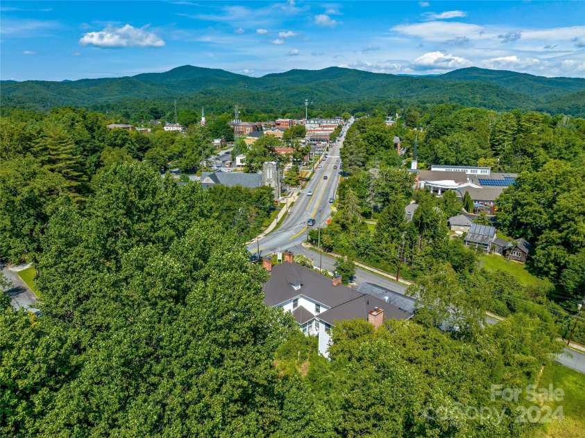 315 Main Street, Brevard, NC 28712.  MLS# CAR4205933, YatesRealty ID 1182. 