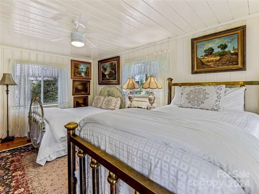 315 Main Street, Brevard, NC 28712.  MLS# CAR4205933, YatesRealty ID 1182. 
