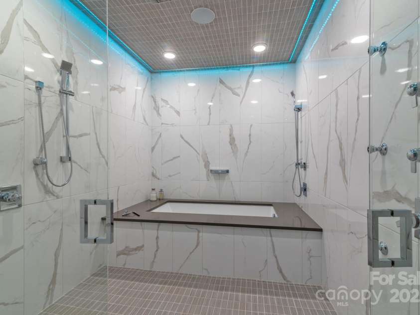 4067 Rivendell Road, Denver, NC 28037.  MLS# CAR4307726, YatesRealty ID 1182. Primary Shower & Bath