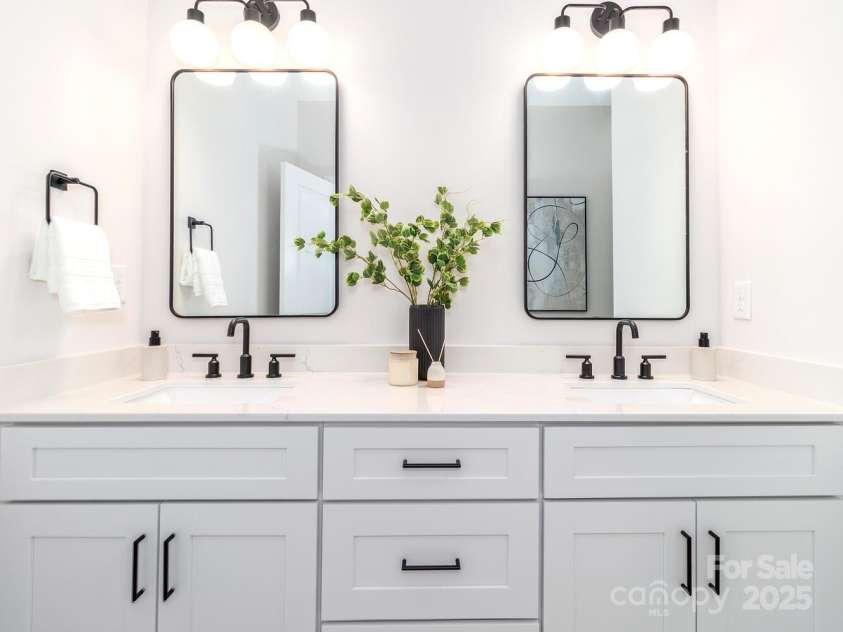 2505-2507 Elon Street, Charlotte, NC 28208.  MLS# CAR4246389, YatesRealty ID 11820. 2505 Elon primary bathroom