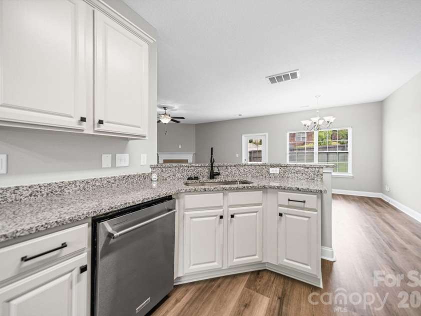 7219 Ogden Place, Denver, NC 28037.  MLS# CAR4367719, YatesRealty ID 11821. Kitchen