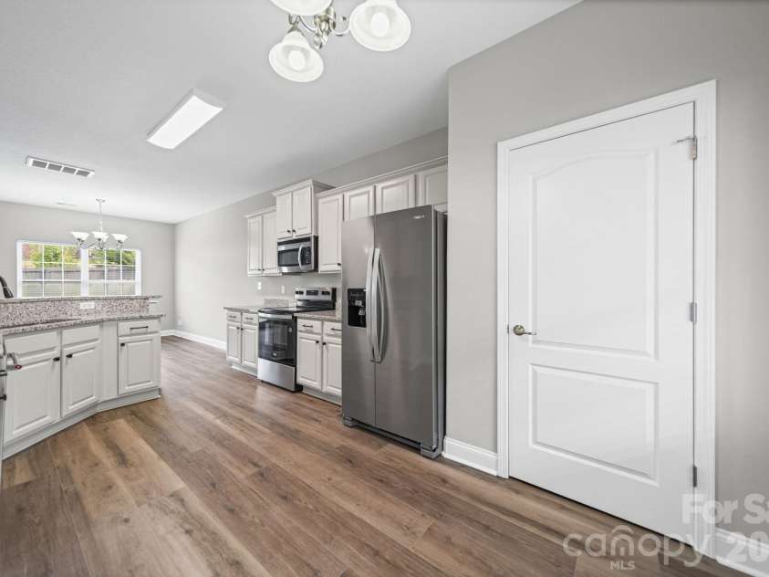 7219 Ogden Place, Denver, NC 28037.  MLS# CAR4367719, YatesRealty ID 11821. Kitchen