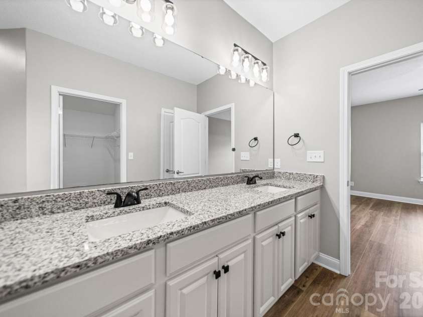 7219 Ogden Place, Denver, NC 28037.  MLS# CAR4367719, YatesRealty ID 11821. Master bath, main level