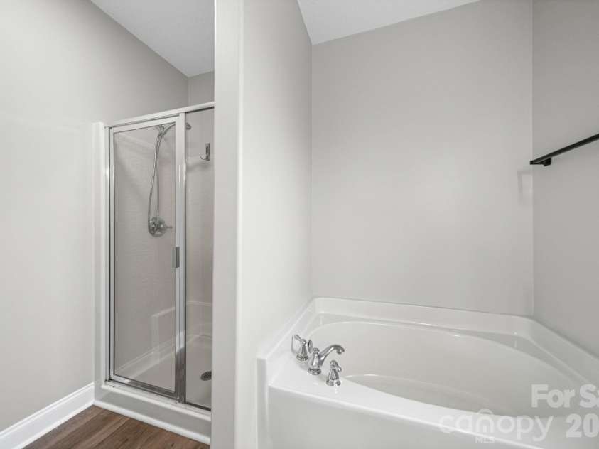 7219 Ogden Place, Denver, NC 28037.  MLS# CAR4367719, YatesRealty ID 11821. Master bath, main level
