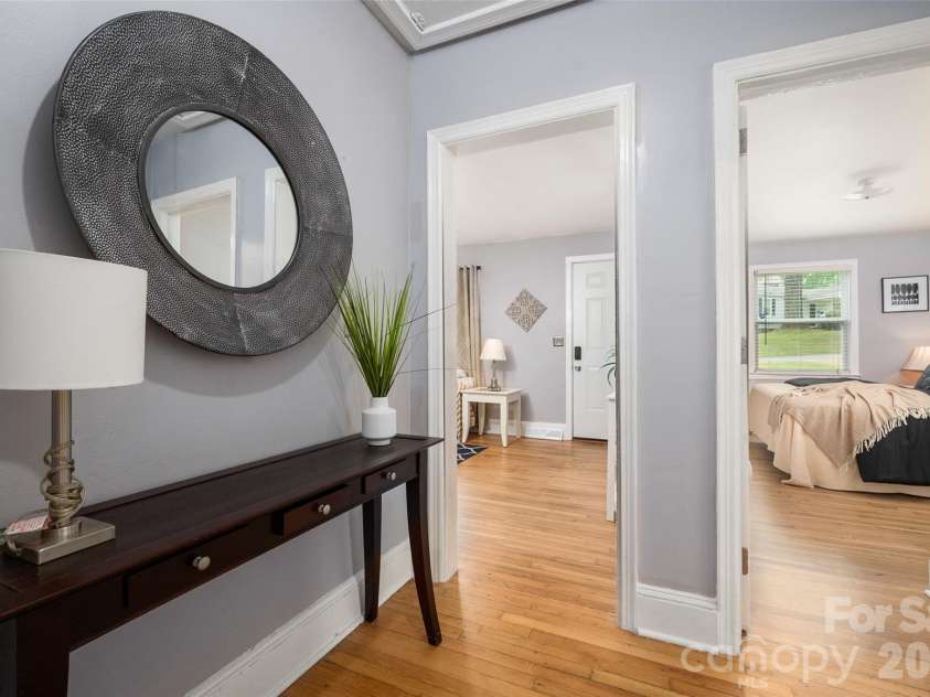 2516 Columbus Circle, Charlotte, NC 28208.  MLS# CAR4341027, YatesRealty ID 11822. 