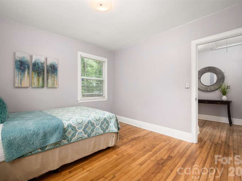 2516 Columbus Circle, Charlotte, NC 28208.  MLS# CAR4341027, YatesRealty ID 11822. 