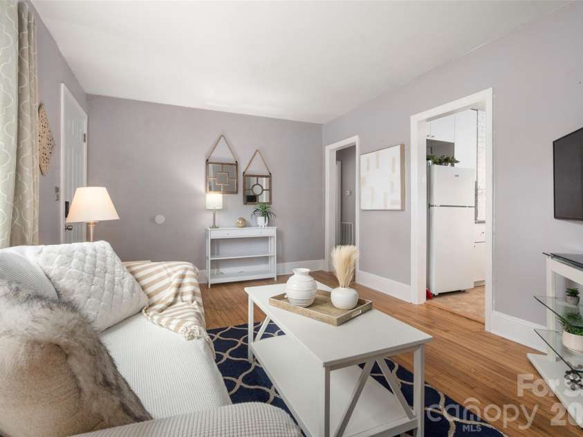 2516 Columbus Circle, Charlotte, NC 28208.  MLS# CAR4341027, YatesRealty ID 11822. Freshly painted!