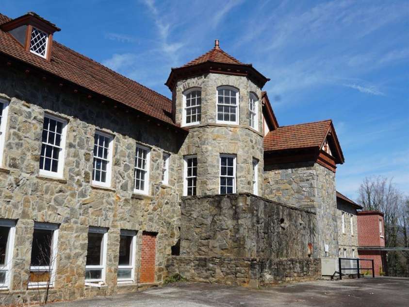 330 Carolina Drive, Tryon, NC 28782.  MLS# CAR4154073, YatesRealty ID 11822. 