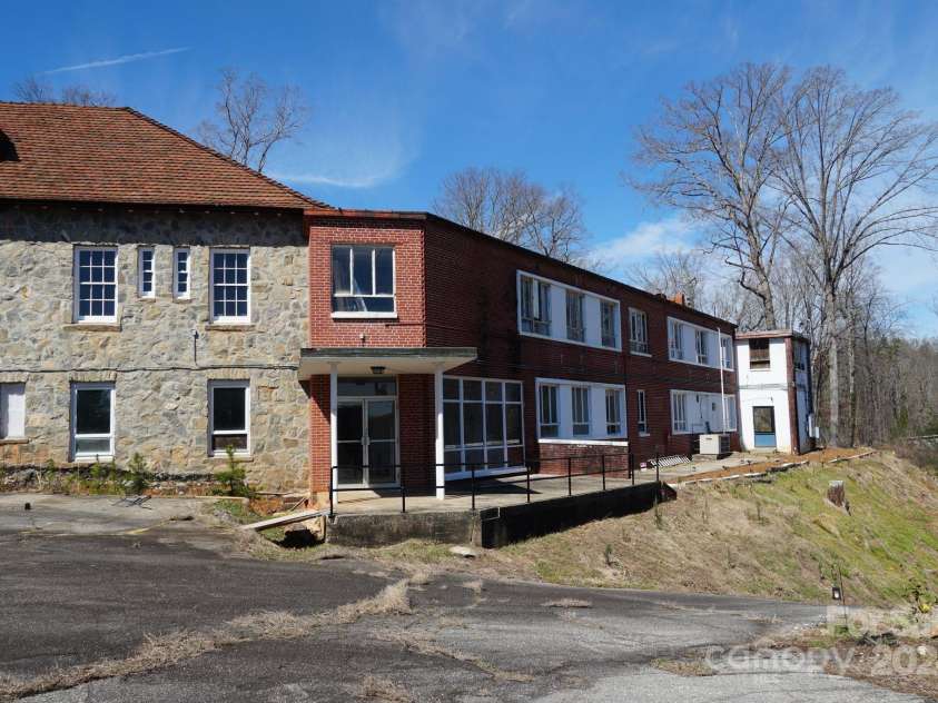 330 Carolina Drive, Tryon, NC 28782.  MLS# CAR4154073, YatesRealty ID 11822. 