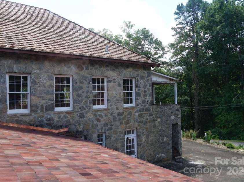 330 Carolina Drive, Tryon, NC 28782.  MLS# CAR4154073, YatesRealty ID 11822. 