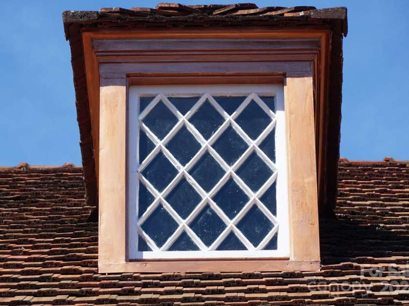 330 Carolina Drive, Tryon, NC 28782.  MLS# CAR4154073, YatesRealty ID 11822. 