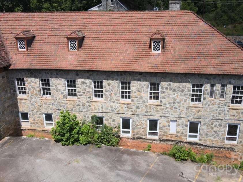 330 Carolina Drive, Tryon, NC 28782.  MLS# CAR4154073, YatesRealty ID 11822. 