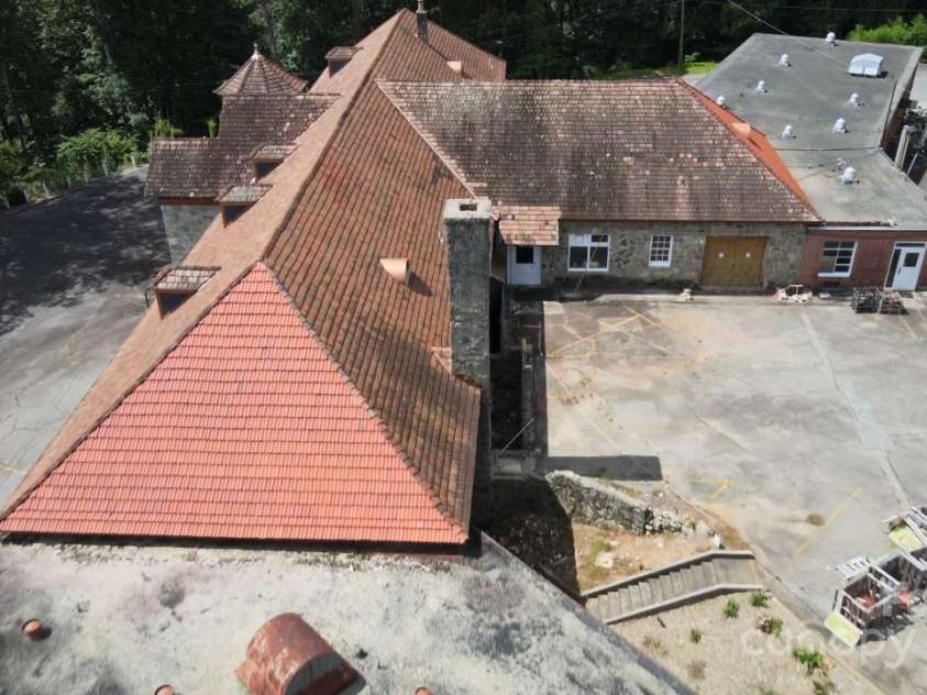 330 Carolina Drive, Tryon, NC 28782.  MLS# CAR4154073, YatesRealty ID 11822. 