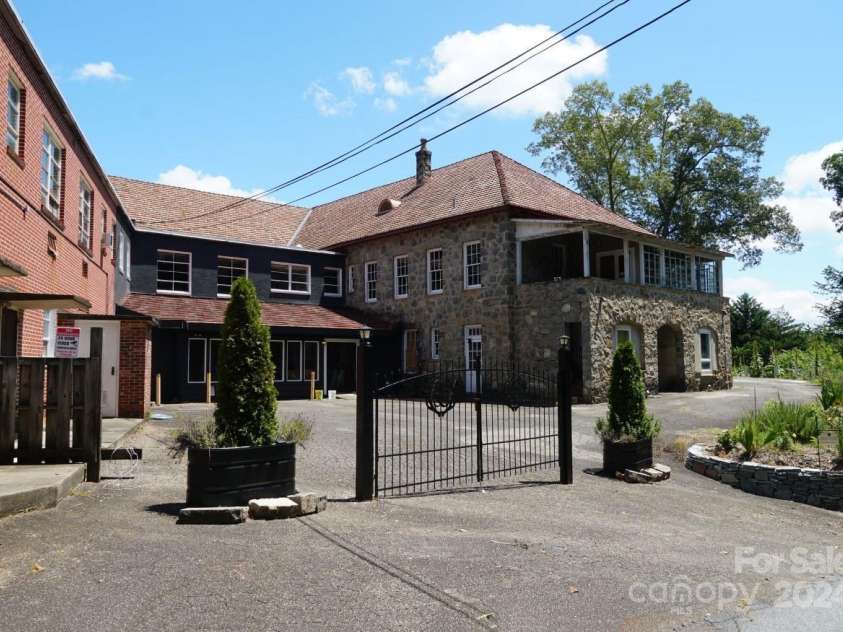 330 Carolina Drive, Tryon, NC 28782.  MLS# CAR4154073, YatesRealty ID 11822. 