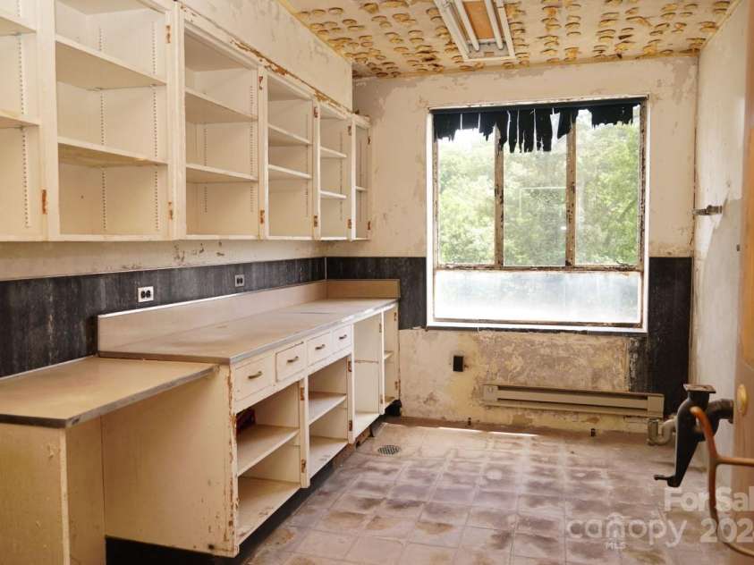 330 Carolina Drive, Tryon, NC 28782.  MLS# CAR4154073, YatesRealty ID 11822. 