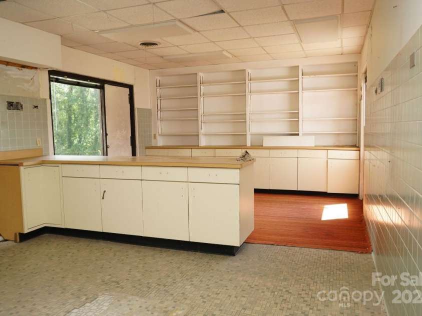 330 Carolina Drive, Tryon, NC 28782.  MLS# CAR4154073, YatesRealty ID 11822. 