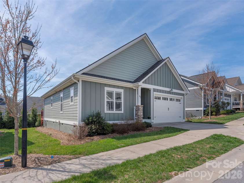 63 Leyland Circle, Hendersonville, NC 28792.  MLS# CAR4361043, YatesRealty ID 11823. 