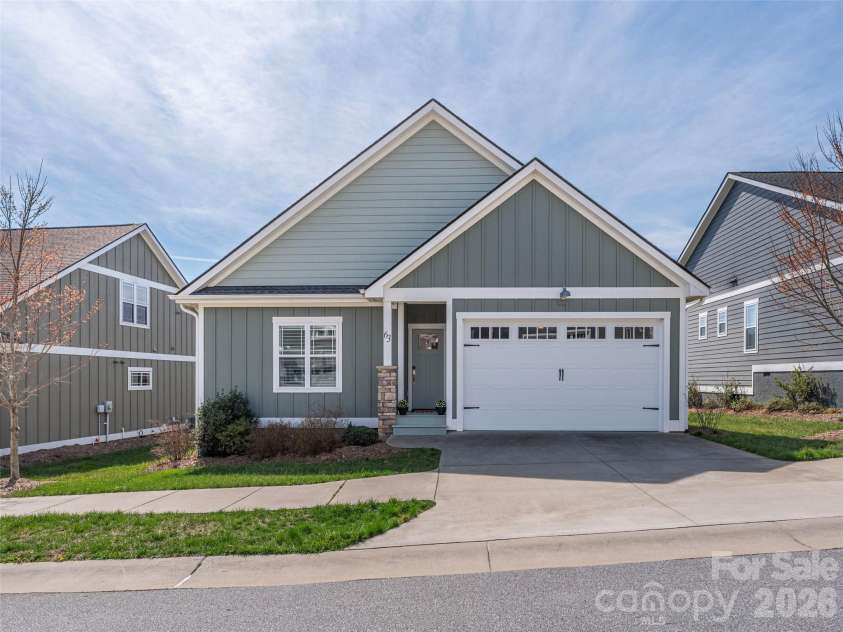 63 Leyland Circle, Hendersonville, NC 28792.  MLS# CAR4361043, YatesRealty ID 11823. 