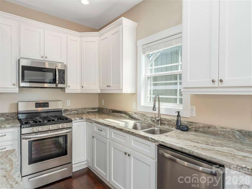63 Leyland Circle, Hendersonville, NC 28792.  MLS# CAR4361043, YatesRealty ID 11823. 