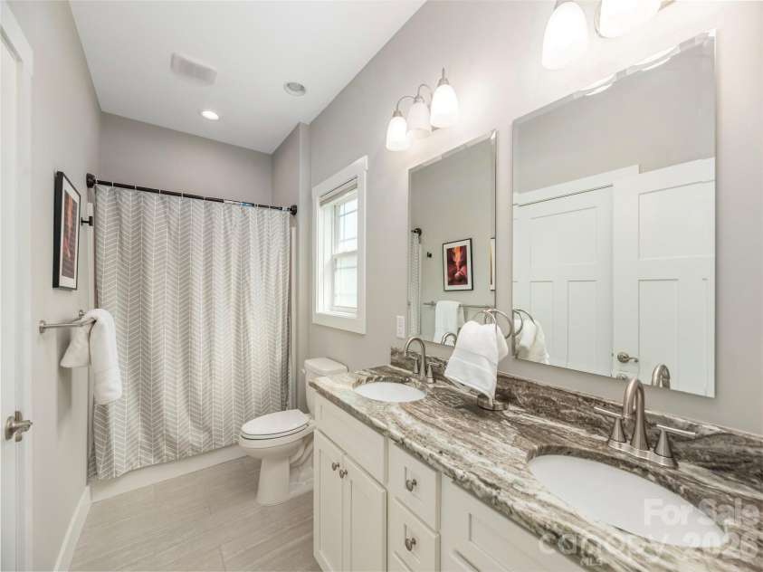 63 Leyland Circle, Hendersonville, NC 28792.  MLS# CAR4361043, YatesRealty ID 11823. 