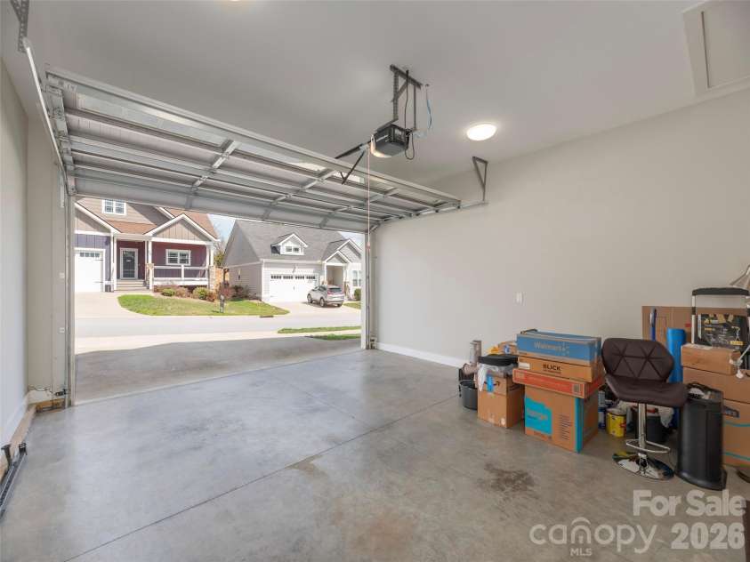 63 Leyland Circle, Hendersonville, NC 28792.  MLS# CAR4361043, YatesRealty ID 11823. 