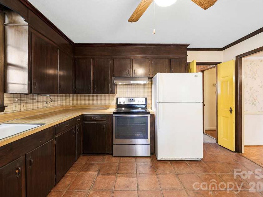2968 Club Drive, Gastonia, NC 28054.  MLS# CAR4354089, YatesRealty ID 11826. 