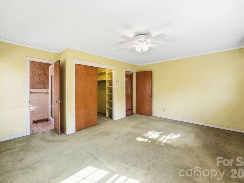 2968 Club Drive, Gastonia, NC 28054.  MLS# CAR4354089, YatesRealty ID 11826. 