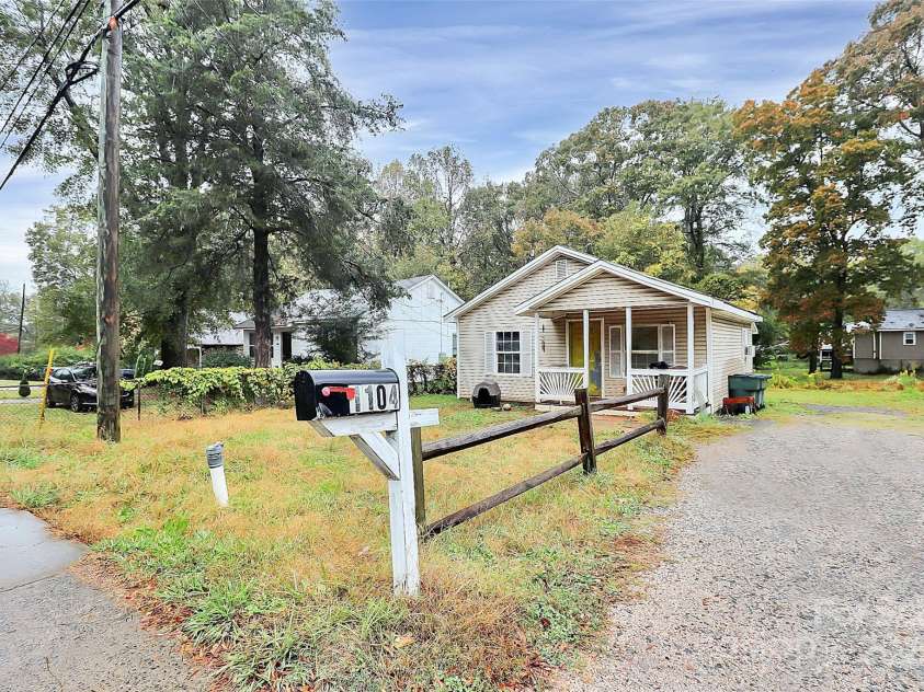 1104 Davidson Avenue, Gastonia, NC 28052.  MLS# CAR4315160, YatesRealty ID 11827. 
