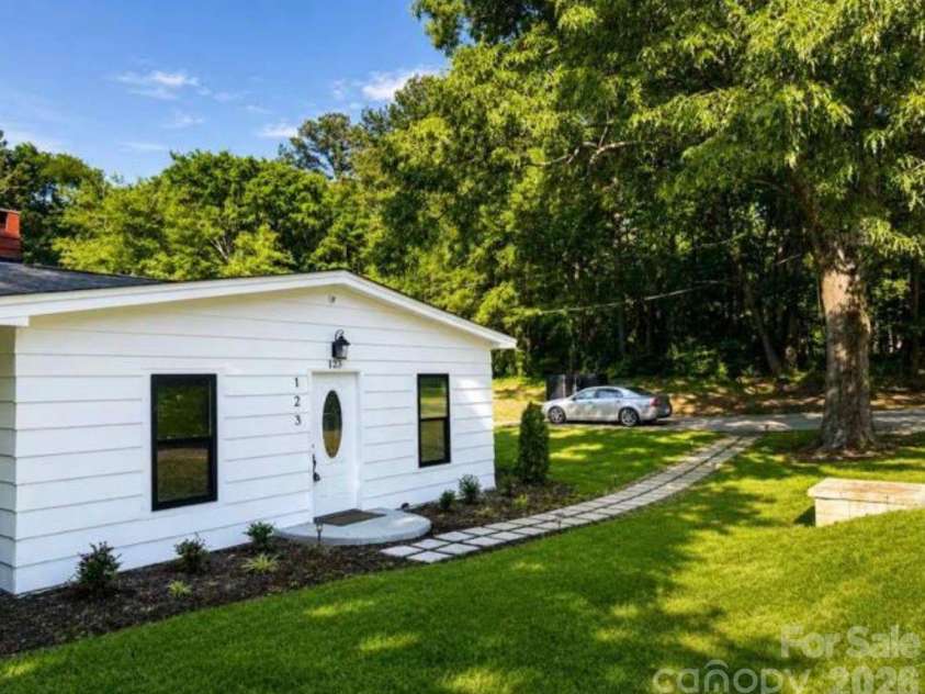 123 Riverside Drive, Mount Holly, NC 28120.  MLS# CAR4388730, YatesRealty ID 1183. 