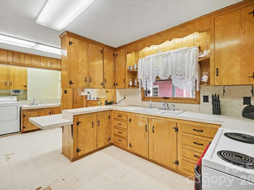 1314 Union Road, Gastonia, NC 28054.  MLS# CAR4367668, YatesRealty ID 11830. 
