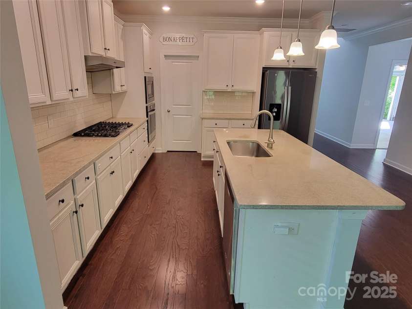 5031 Burnwald Court, Fort Mill, SC 29715.  MLS# CAR4254602, YatesRealty ID 11831. Kitchen Island
