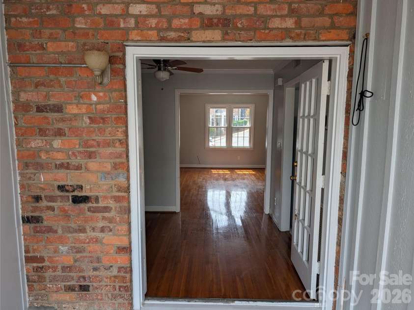 916 Mcalway Road, Charlotte, NC 28211.  MLS# CAR4368482, YatesRealty ID 11831. 