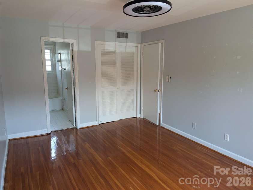 916 Mcalway Road, Charlotte, NC 28211.  MLS# CAR4368482, YatesRealty ID 11831. 