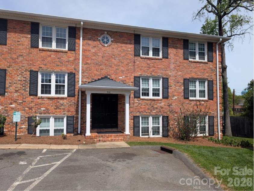 916 Mcalway Road, Charlotte, NC 28211.  MLS# CAR4368482, YatesRealty ID 11831. 