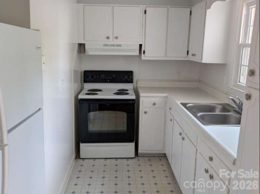 916 Mcalway Road, Charlotte, NC 28211.  MLS# CAR4368482, YatesRealty ID 11831. 