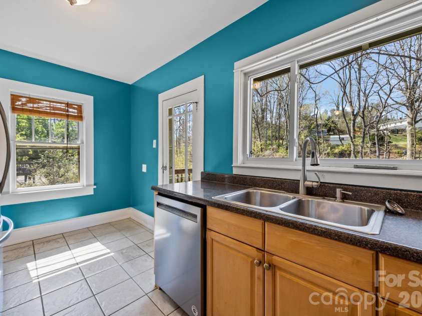 3 Manila Street, Asheville, NC 28806.  MLS# CAR4279267, YatesRealty ID 11833. Kitchen