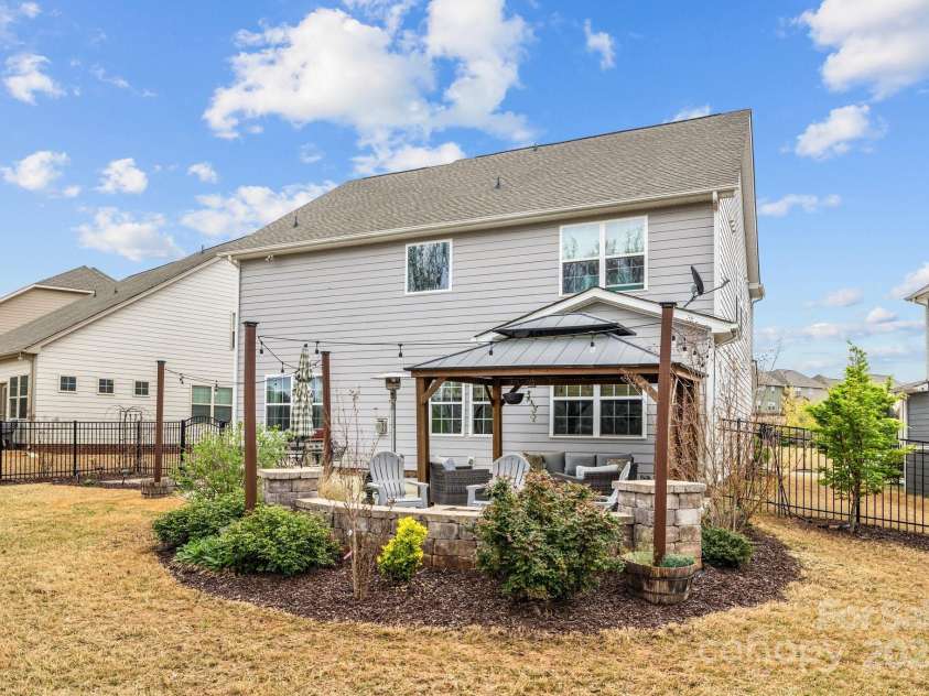 5030 Lily Pond Circle, Waxhaw, NC 28173.  MLS# CAR4238229, YatesRealty ID 11834. 