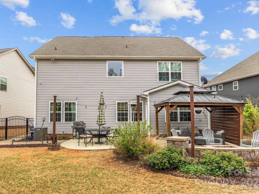 5030 Lily Pond Circle, Waxhaw, NC 28173.  MLS# CAR4238229, YatesRealty ID 11834. 