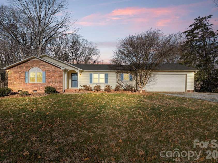 6200 Starlight Drive, Concord, NC 28027.  MLS# CAR4339866, YatesRealty ID 11834. 