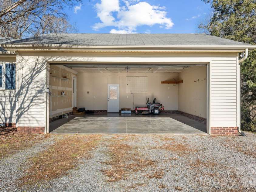 6200 Starlight Drive, Concord, NC 28027.  MLS# CAR4339866, YatesRealty ID 11834. 