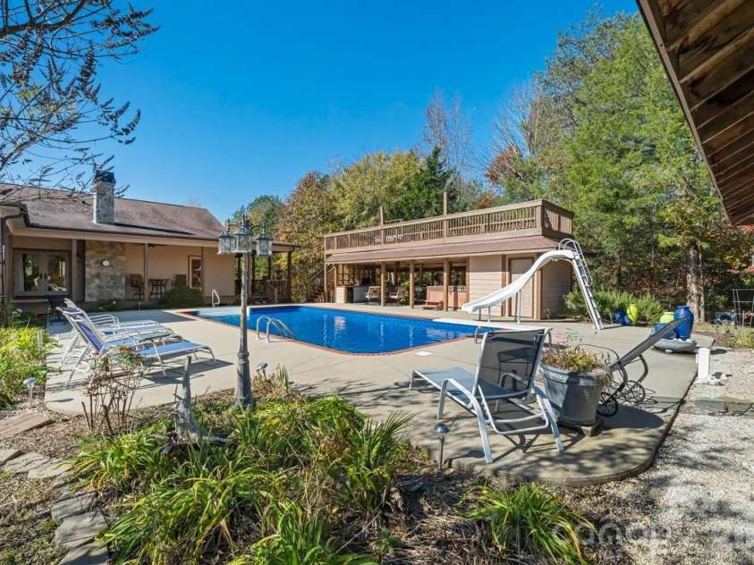 492 Starr Ridge Road, Gaffney, SC 29340.  MLS# CAR4319615, YatesRealty ID 11835. 