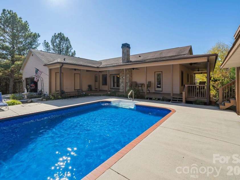 492 Starr Ridge Road, Gaffney, SC 29340.  MLS# CAR4319615, YatesRealty ID 11835. 