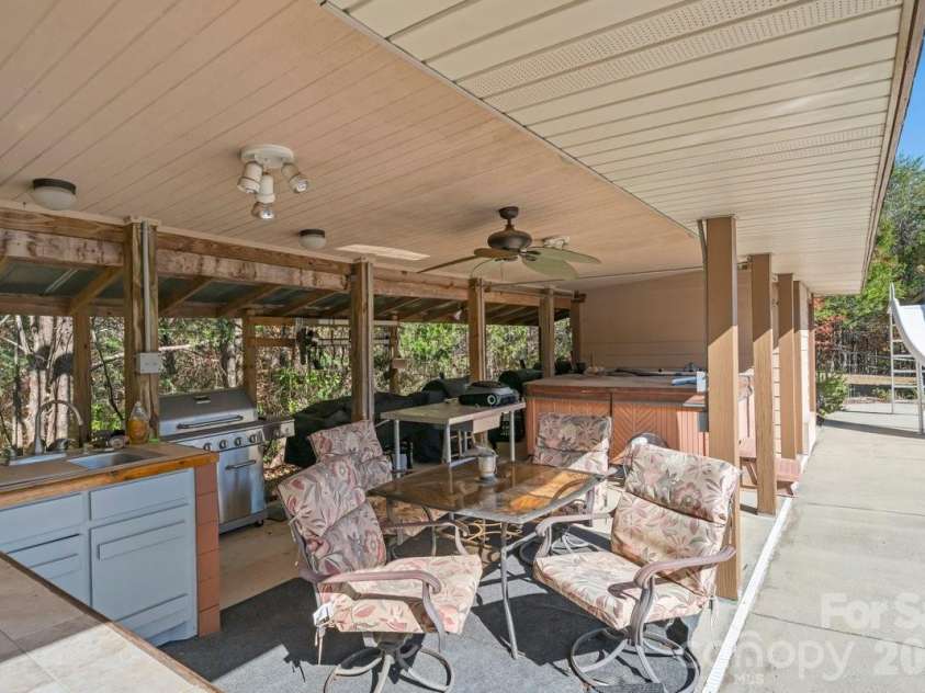 492 Starr Ridge Road, Gaffney, SC 29340.  MLS# CAR4319615, YatesRealty ID 11835. 