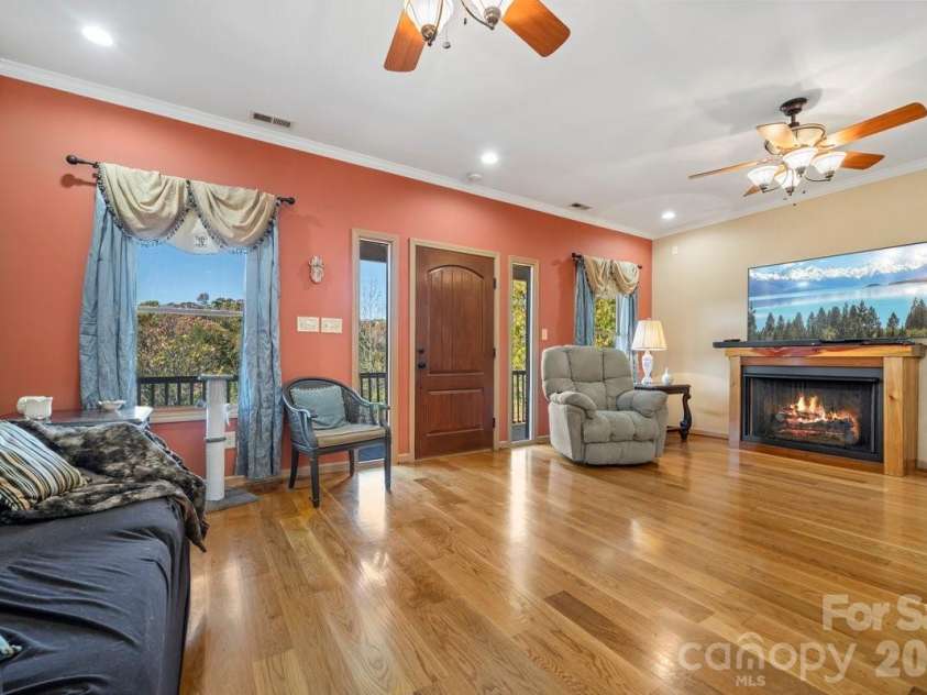 492 Starr Ridge Road, Gaffney, SC 29340.  MLS# CAR4319615, YatesRealty ID 11835. 