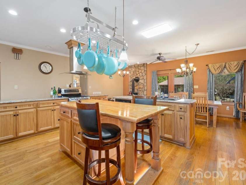 492 Starr Ridge Road, Gaffney, SC 29340.  MLS# CAR4319615, YatesRealty ID 11835. 