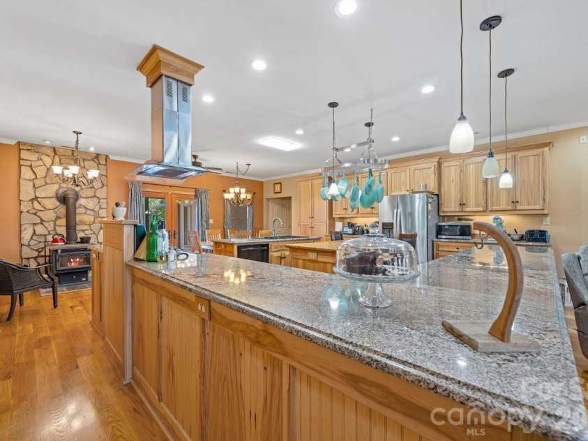 492 Starr Ridge Road, Gaffney, SC 29340.  MLS# CAR4319615, YatesRealty ID 11835. 