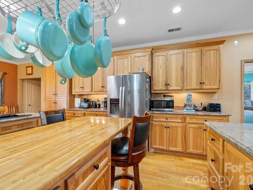492 Starr Ridge Road, Gaffney, SC 29340.  MLS# CAR4319615, YatesRealty ID 11835. 