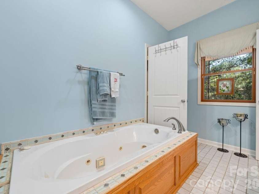 492 Starr Ridge Road, Gaffney, SC 29340.  MLS# CAR4319615, YatesRealty ID 11835. 