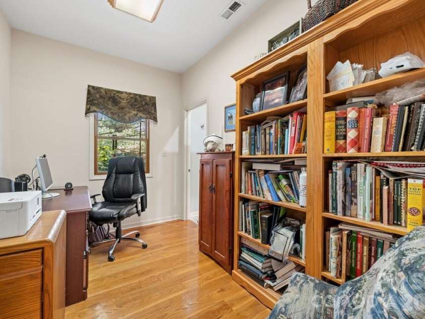 492 Starr Ridge Road, Gaffney, SC 29340.  MLS# CAR4319615, YatesRealty ID 11835. 